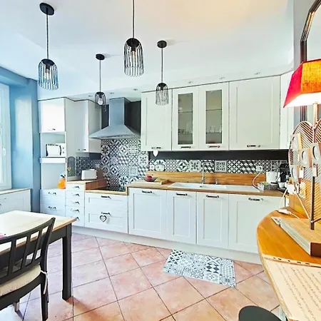 Charme Et Plaisirs מזמה